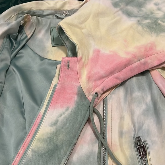 🎉💕 HOST PICK 🎉💕 NWOT Blanknyc rainbow faux leather moto style jacket - Picture 10 of 13
